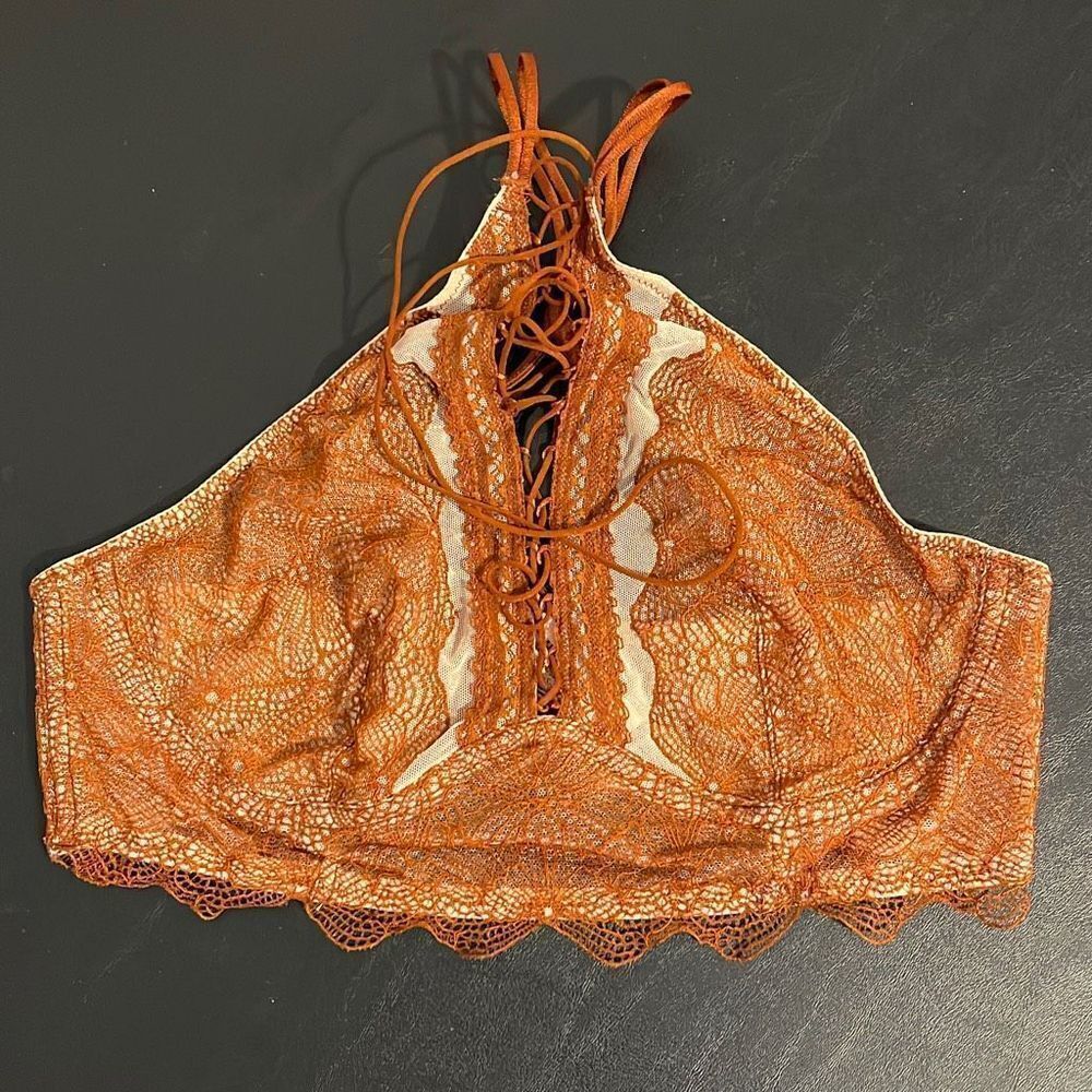 Victoria’s Secret Lace Bralette. NWT Size‎ Small Rust color